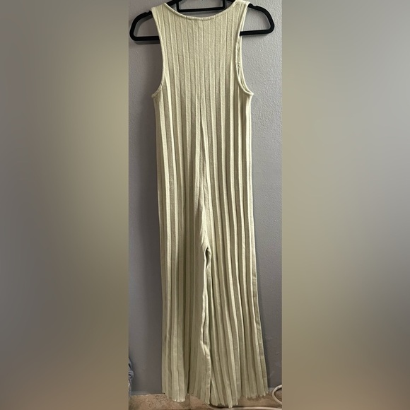 NWT Zara pleated sleeveless pull on jumpsuit in sage green. Size Medium. - Picture 7 of 10